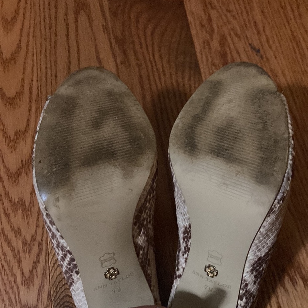 ANN TAYLOR LEATHER faux python high heel mules - beautiful detail - Picture 7 of 8